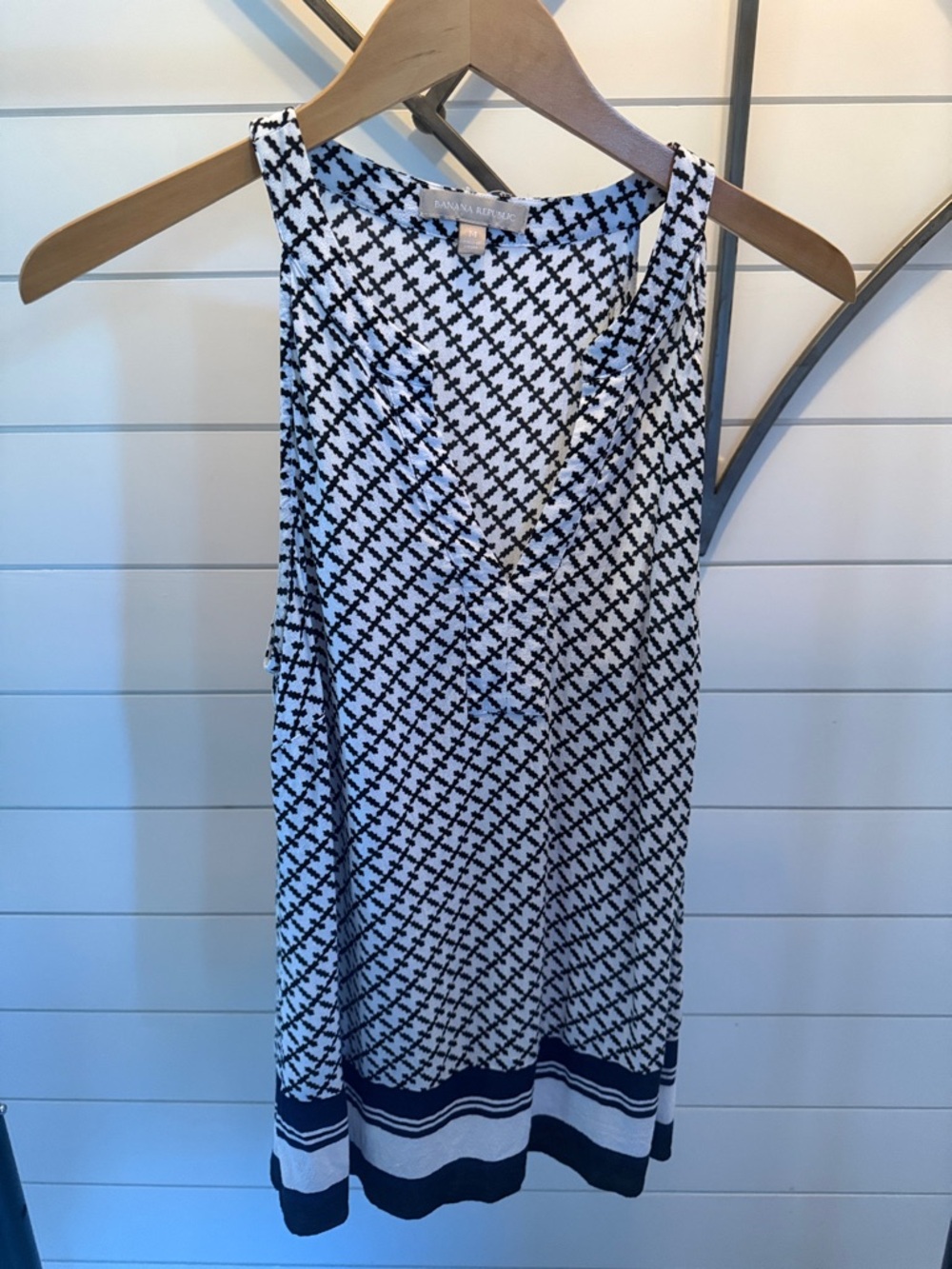 Banana Republic Black and White Patterned Sleeveless Tunic